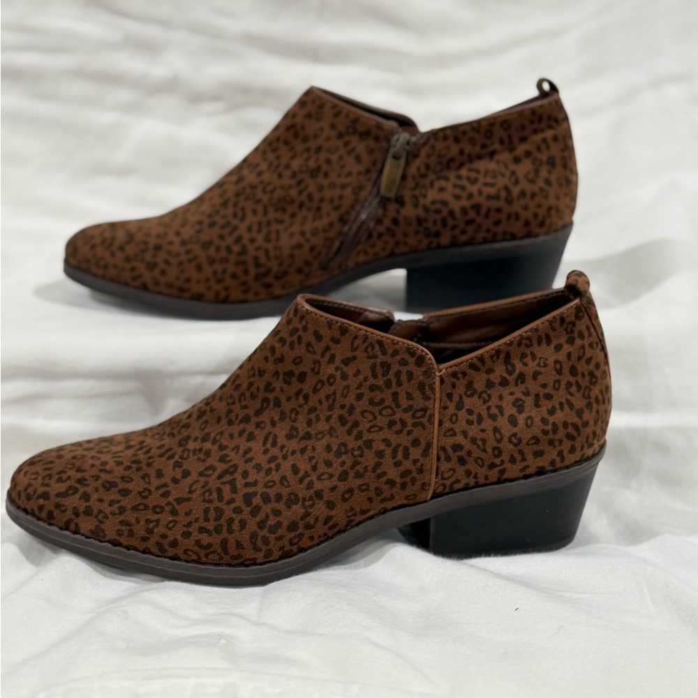 Eva and Zoe Brown Leopard Print Ankle Booties Low Heel Side Zip Women’s Shoes